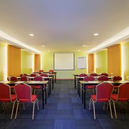 Ibis Budget Semarang Tendean Esterno foto