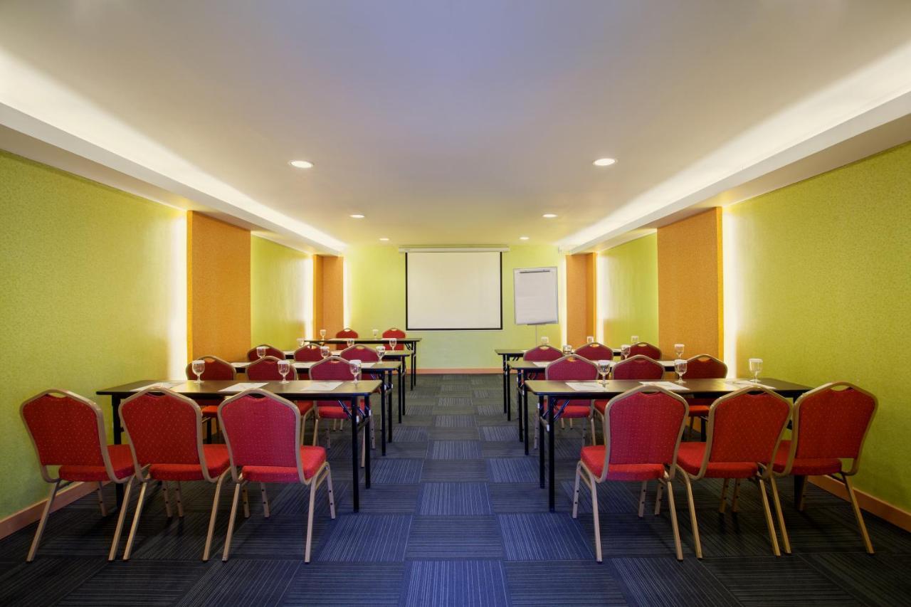 Ibis Budget Semarang Tendean Esterno foto