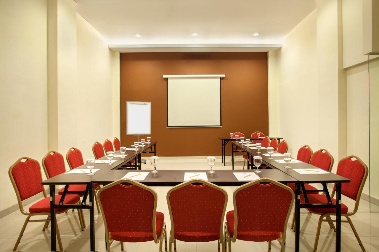 Ibis Budget Semarang Tendean Esterno foto