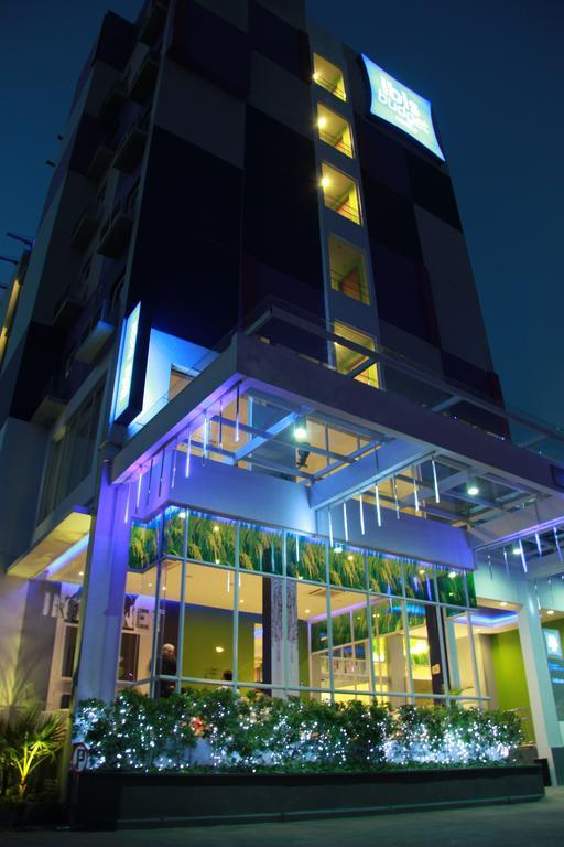 Ibis Budget Semarang Tendean Esterno foto