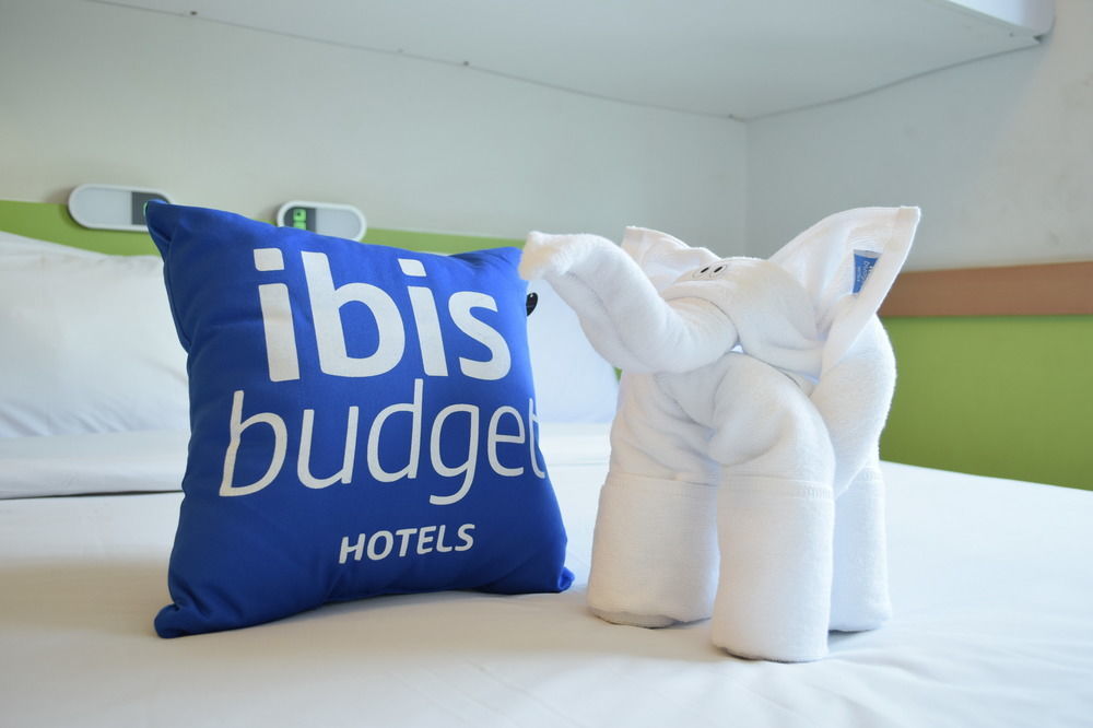Ibis Budget Semarang Tendean Esterno foto