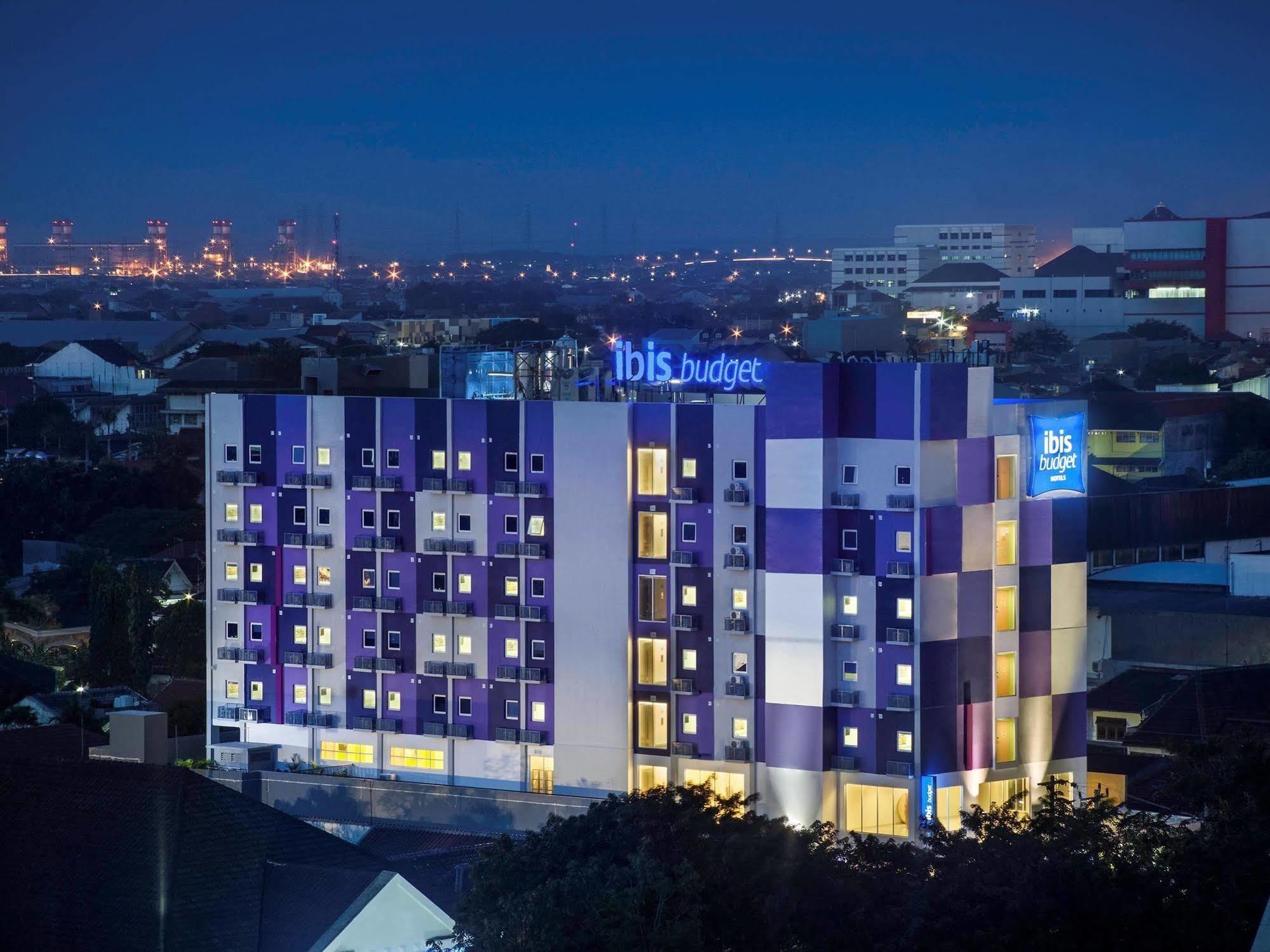 Ibis Budget Semarang Tendean Esterno foto
