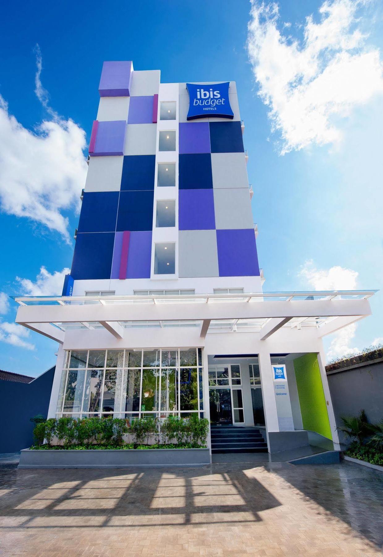 Ibis Budget Semarang Tendean Esterno foto