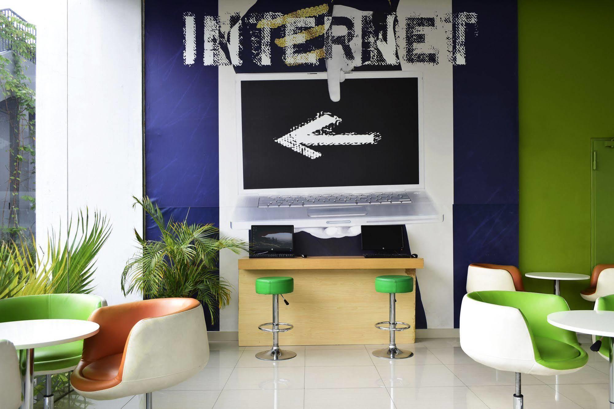 Ibis Budget Semarang Tendean Esterno foto