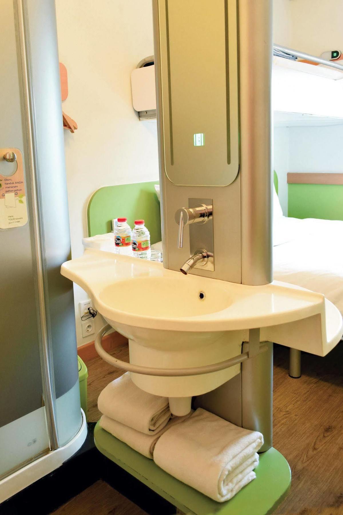 Ibis Budget Semarang Tendean Esterno foto