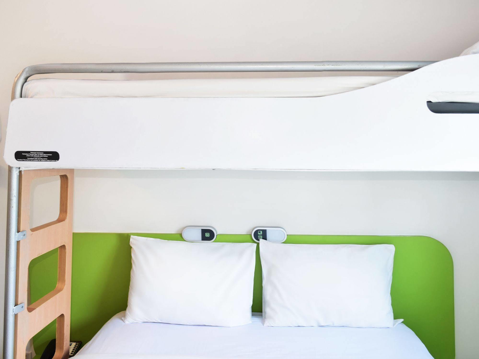 Ibis Budget Semarang Tendean Esterno foto