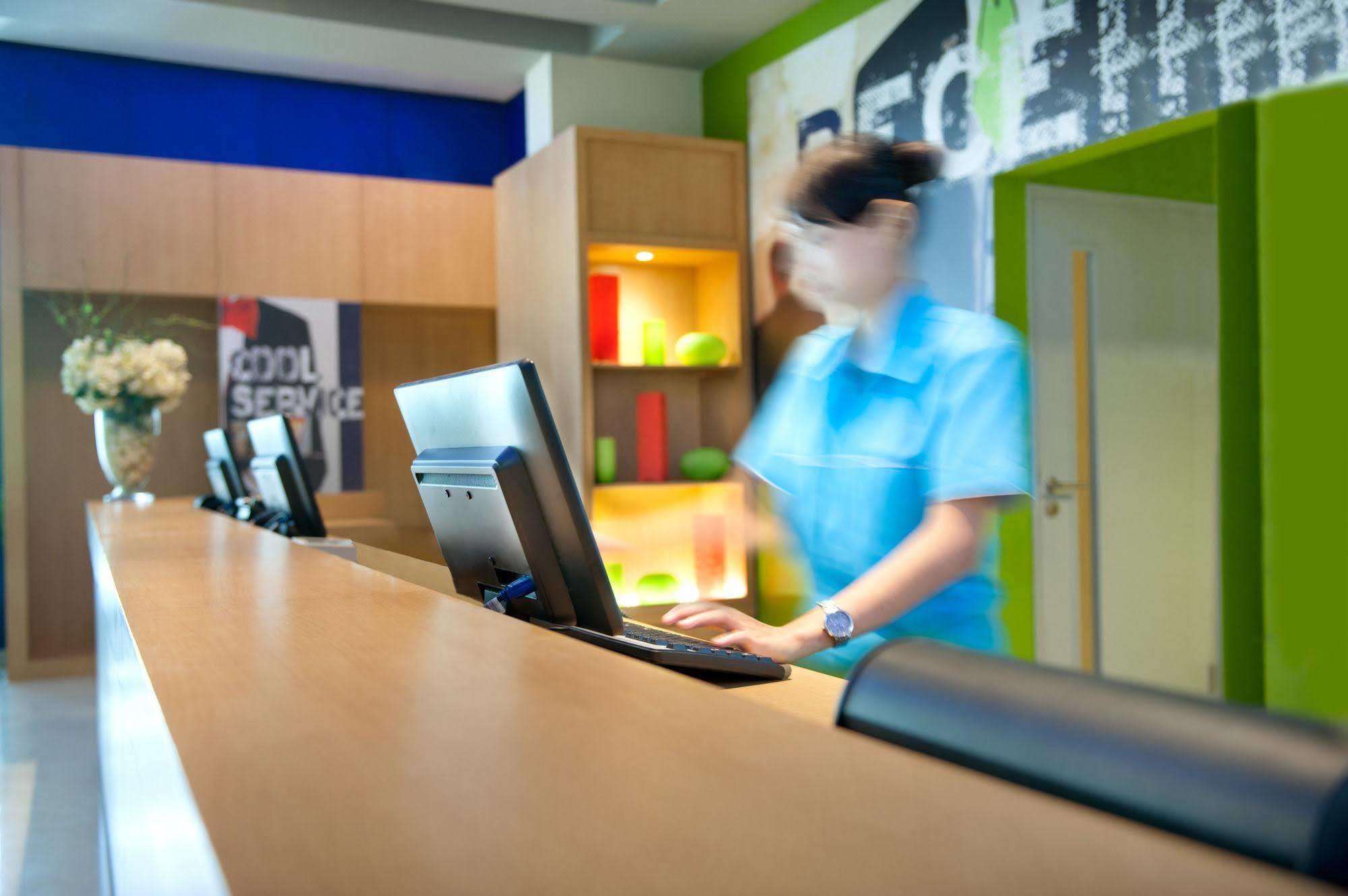 Ibis Budget Semarang Tendean Esterno foto