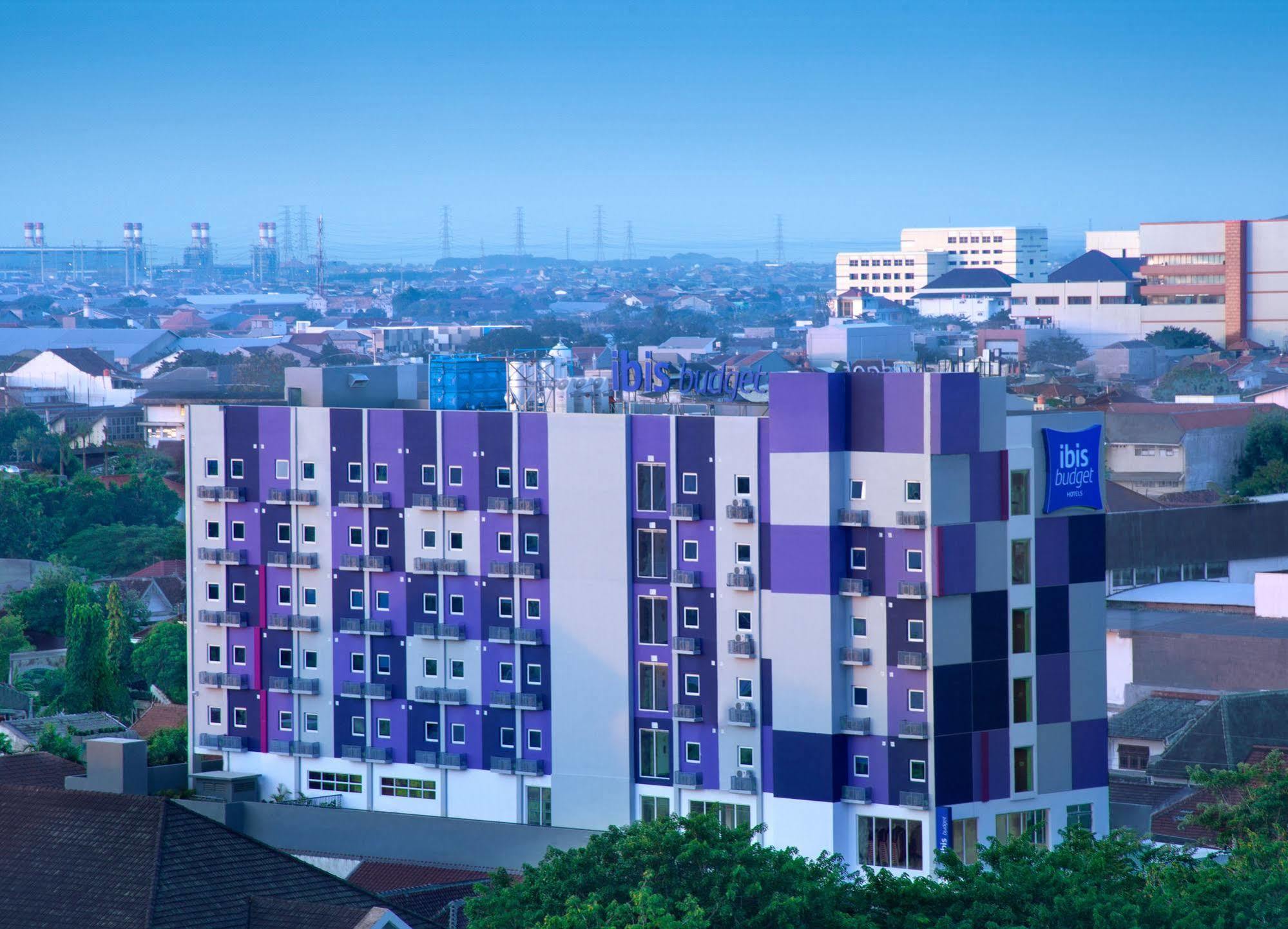 Ibis Budget Semarang Tendean Esterno foto