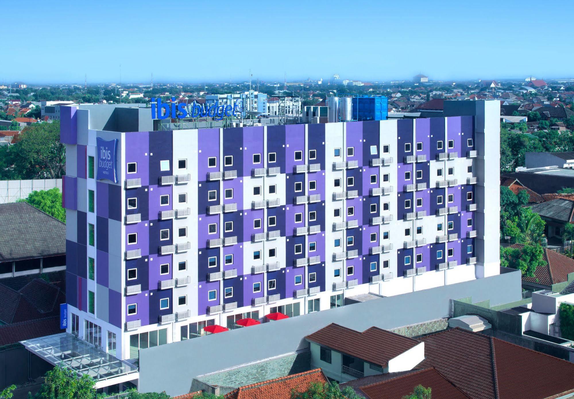 Ibis Budget Semarang Tendean Esterno foto