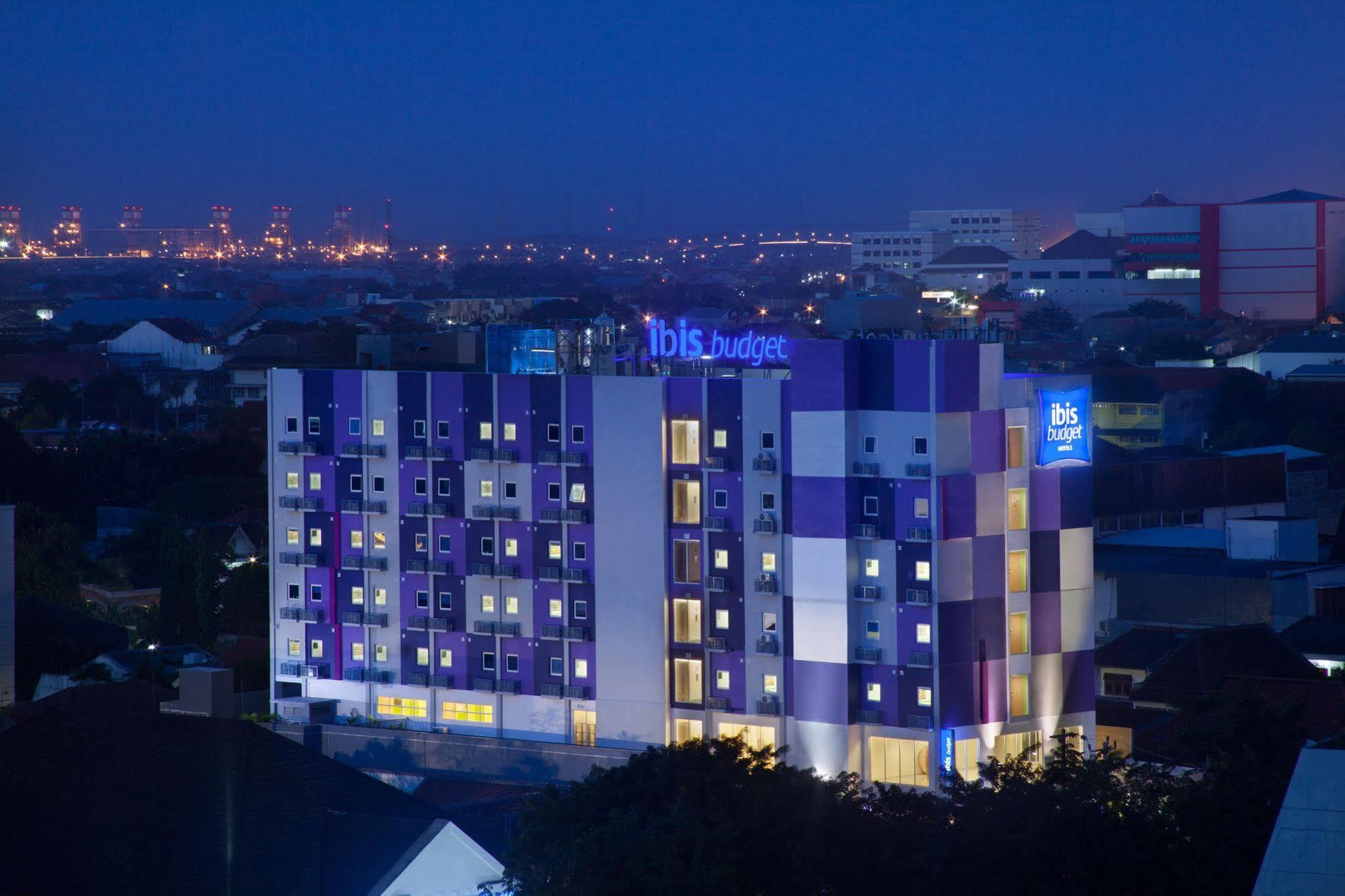 Ibis Budget Semarang Tendean Esterno foto